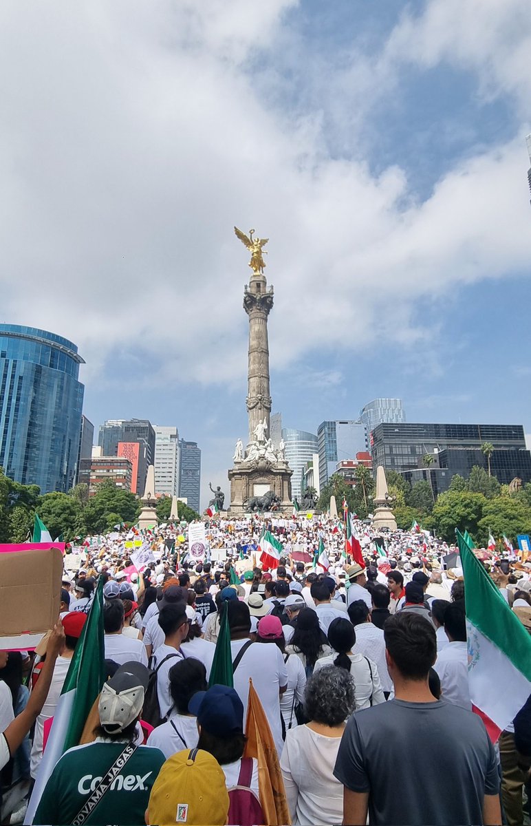 En el Ángel de la Independencia!!!

Independencia Judicial!!!
Garantía Nacional!!! 🇲🇽🇲🇽🇲🇽🇲🇽