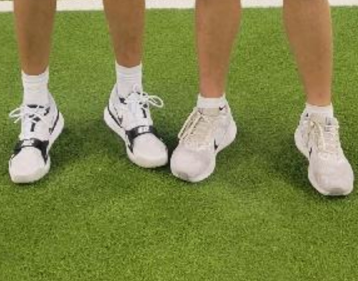 Just a friendly survey. Are  any of these athletes on their toes yes or no. Thank you for participating.