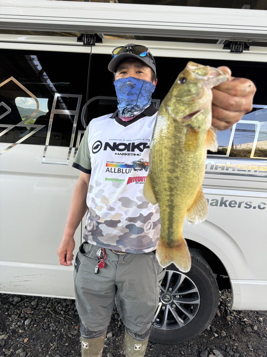 miyaki_yoshi74's tweet image. 今日はwjbtおかっぱり大会ismカップへ参加して来ました。
ダッド3.5でバラした後タイニーカイシンで1本釣れて来れました😂
4位でお立ち寸止めでした🤣🤣🤣
参加された方ら運営の方お疲れ様でした🙇‍♂️
#NOIKEマーケティング
#wjbt
#ALLBLUE