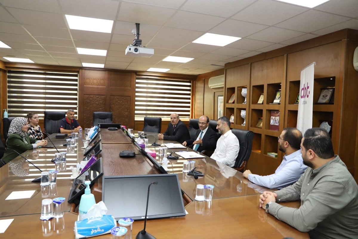 قامت دوت الأردن بتوقيع مذكرة تفاهم مع جامعة البلقاء التطبيقية بهدف تعزيز ورفع مستوى المهارات الرقمية لدى الشباب. 

تسعى دوت الأردن من خلال هذه المذكرة الى تعزيز وعي الشباب وتمكينهم من تطوير مهاراتهم وإعدادهم للانخراط بسوق العمل بالمستقبل.

<a href="/balqaa/">Balqa Applied Uni </a>