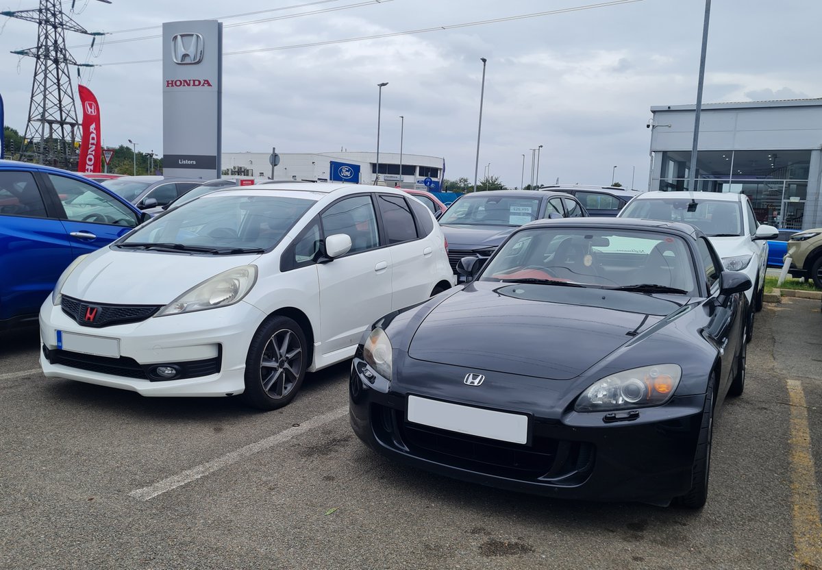 MrTomFum's tweet photo. me and my friends cars. Honda boi's. His is much cooler than mine #honda #jazz #fit #s2000 #jdm #ukdm https://t.co/oyyfA126Y2