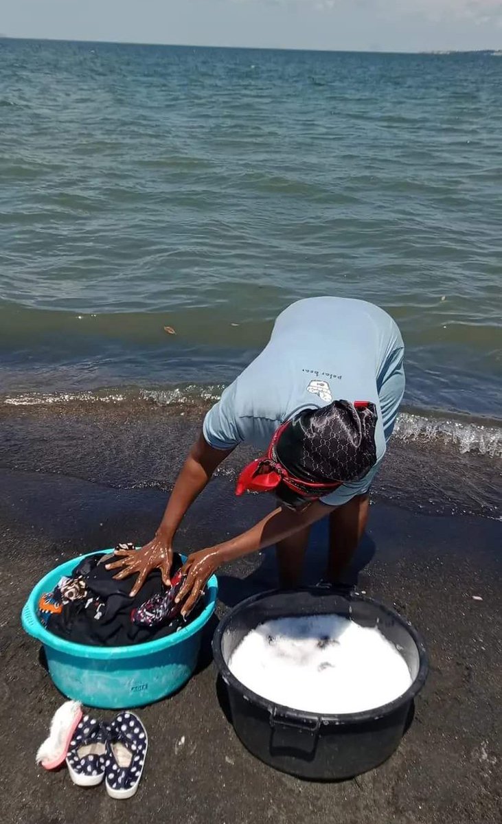 ElimuNaKaziKE's tweet photo. @EricOgendi4 has the use of detergents contributed to the death of Tilapia fish in #LakeVictoria cage farming? What of fish eating & reproduction patterns? Can the same habits along rivers affect our #BlueEconomy?
#NithiBridge #Ngara #LilMaina. https://t.co/BqgWlZfyiB