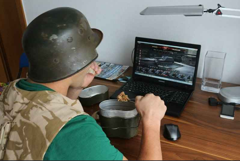 BOSS919137123's tweet photo. Sunday + World of Tanks 😝 https://t.co/rz5YufzHlU