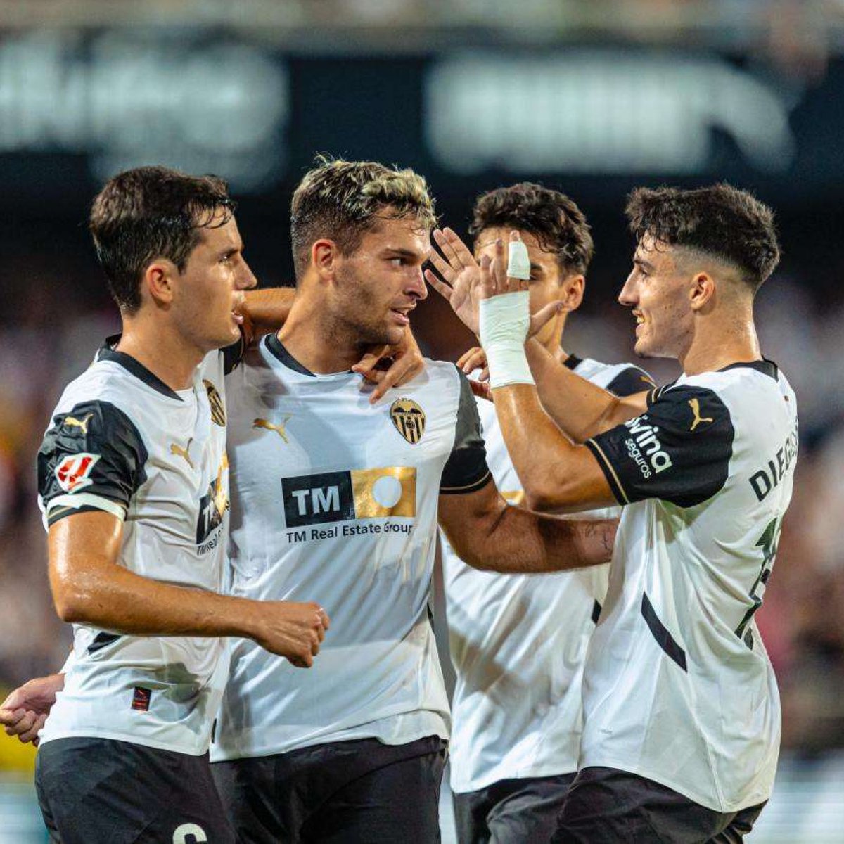 Hugo Guillamon (@hguillamon) on Twitter photo Hicimos un gran esfuerzo para sacar los 3 puntos, pero sumar siempre es importante. A seguir trabajando y mejorando 💪🏼 Nos vemos a la vuelta del parón 🦇⚫️⚪️ <a href="/valenciacf/">Valencia CF</a> Hicimos un gran esfuerzo para sacar los 3 puntos, pero sumar siempre es importante. A seguir trabajando y mejorando 💪🏼 Nos vemos a la vuelta del parón 🦇⚫️⚪️ <a href="/valenciacf/">Valencia CF</a>