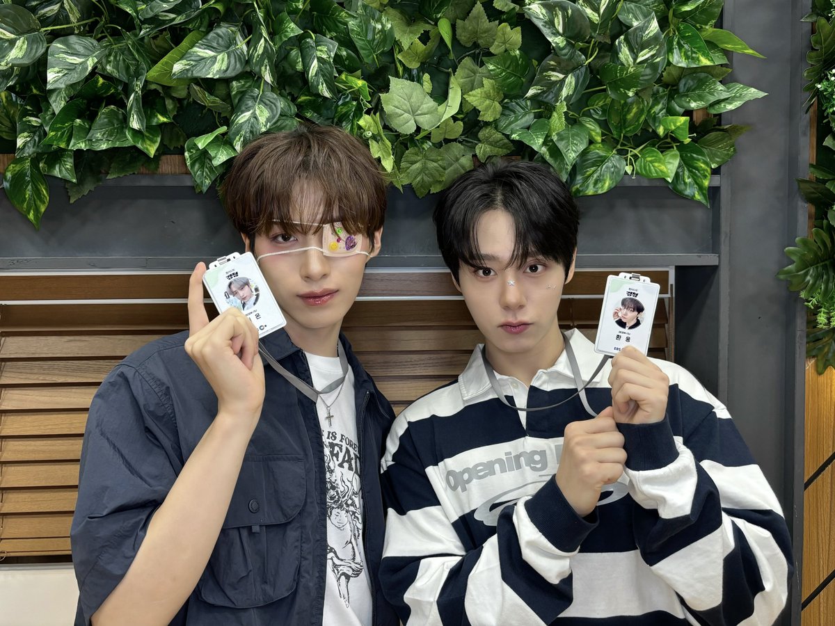 [#환웅 #시온]

잠시 후 EBS 경청 유튜브 채널과 
EBS 반디 앱에서 생방송으로 진행되는
‘청소년소통프로젝트 경청’

오늘도 웅숀디와 함께 9월의 첫
일요일 밤을 더 즐겁게 보내 봅시다♥️

🎧 youtube.com/live/2fvkxf7zv…

#원어스 #ONEUS #경청
#HWANWOONG #XION