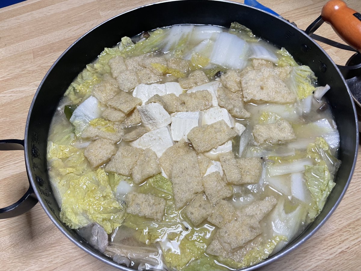 HeavyTank_911's tweet image. ６つしたの弟と初めて一緒にトレーニング

その後は美容師のお袋に髪を切ってもらった
普通の店で切るよりもタイミング関係なく、「こうじゃないあーじゃない」などと言える点、そしてタダと言う点で得しかない💇🏼‍♂️

夜ご飯はめっちゃ久々に味噌ちゃんこクッキング
#味噌ちゃんこ