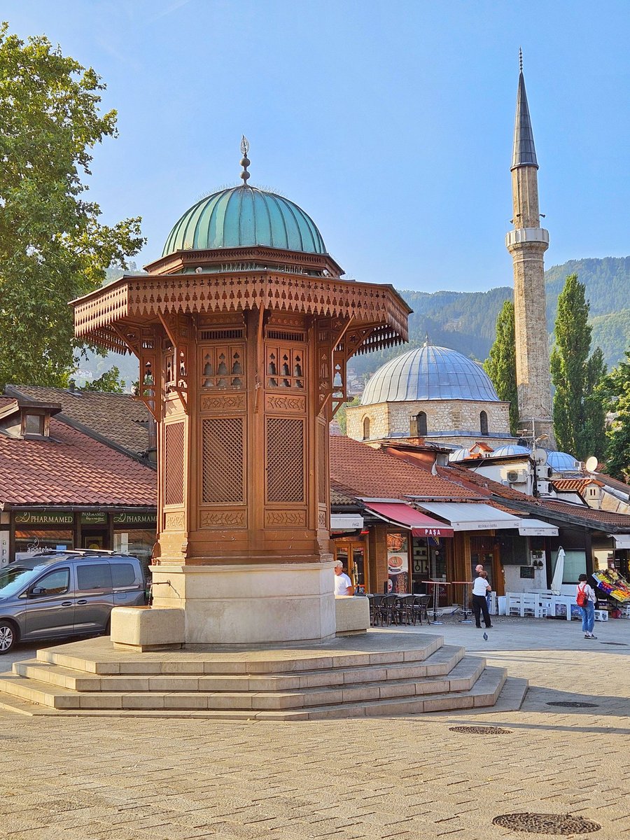 tekkisilkruyalr's tweet photo. "Beni serçeleri göçmüş bir çeşmenin kimsesizliğine 
Her sabah seninle uyanan dünyanın suskunluğuna bastır"

.
.

#mehmettepe
#sebil
#sarajevo
#saraybosna
#bosnahersek https://t.co/02BEruM4ip