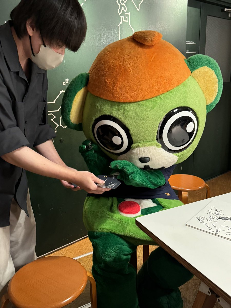 yo_tan's tweet photo. 2回戦目!!
お題は【無人島で必要なもの】
イッちゃんもカードを引いて数字を確認☆
イッちゃん一生懸命考えてます笑
2024.08.31
#大崎さんと夏休み最終日 #大崎一番太郎project30 #ride17 #大崎一番太郎 https://t.co/CUgYsXx1jG