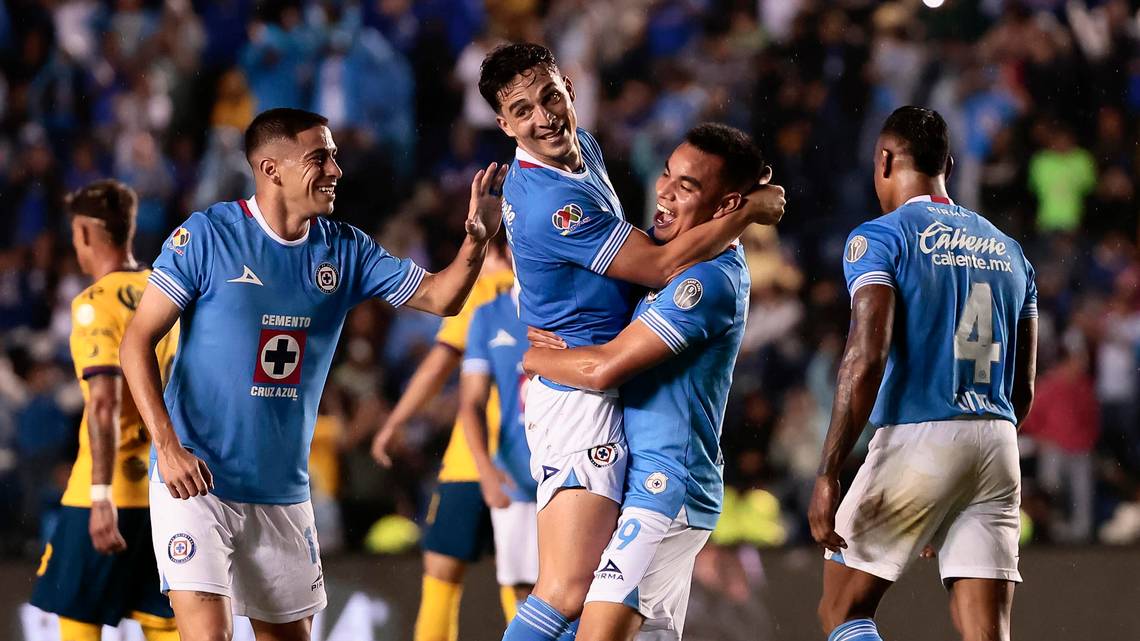 latmeco's tweet photo. Liga MX: Cruz Azul aplasta al América; Chivas arrasa en casa https://t.co/R0VXPAcuTA https://t.co/4dlgWIM2ND