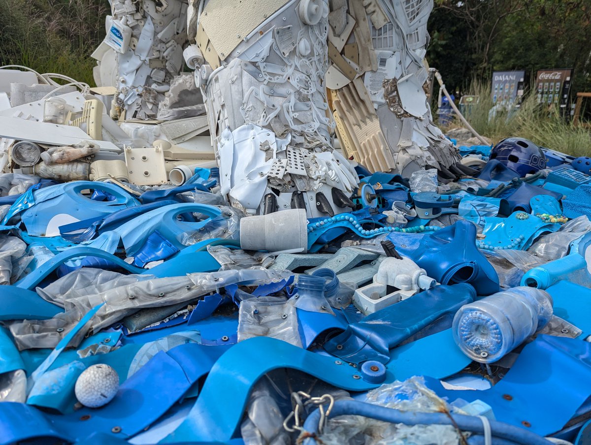 A polar bear statue made from ocean Arctic plastic debris—an unfortunate reminder of the impact of human waste on wildlife. This installation at the <a href="/TheTorontoZoo/">The Toronto Zoo</a> helps raise awareness about plastic pollution and its effects on the Arctic ecosystem.

#TorontoZoo #Conservation