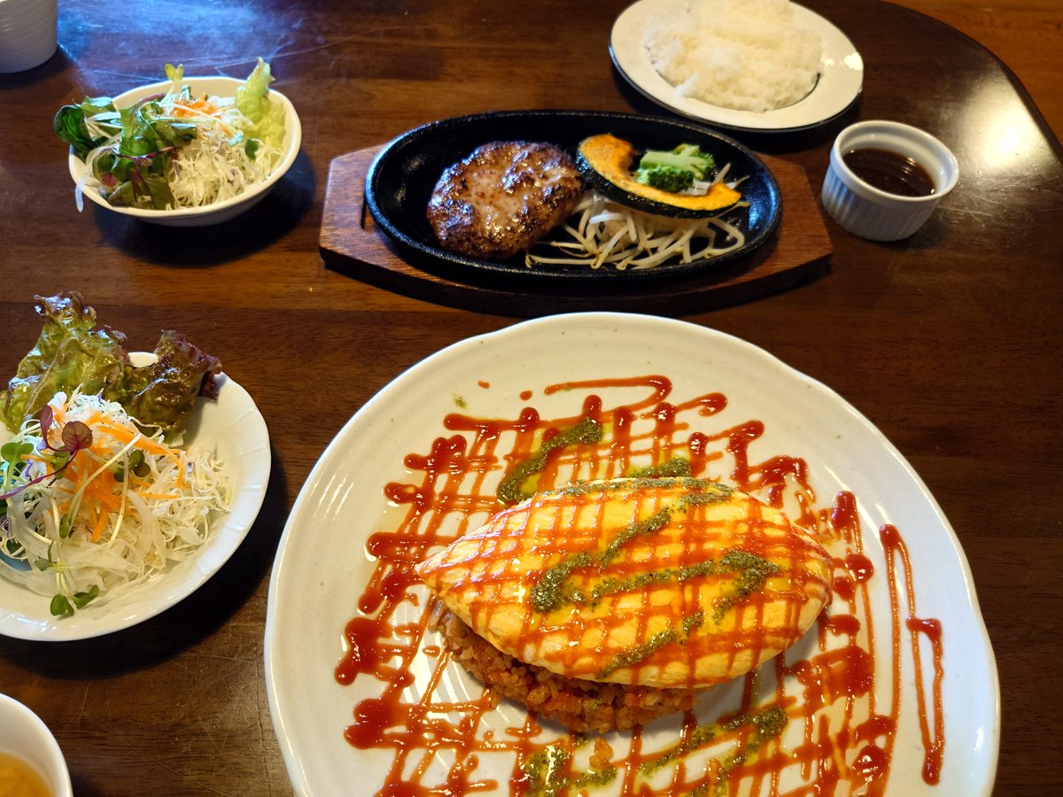 今日偶然入った駒ヶ根市のレストランにひなちまのサインがありました