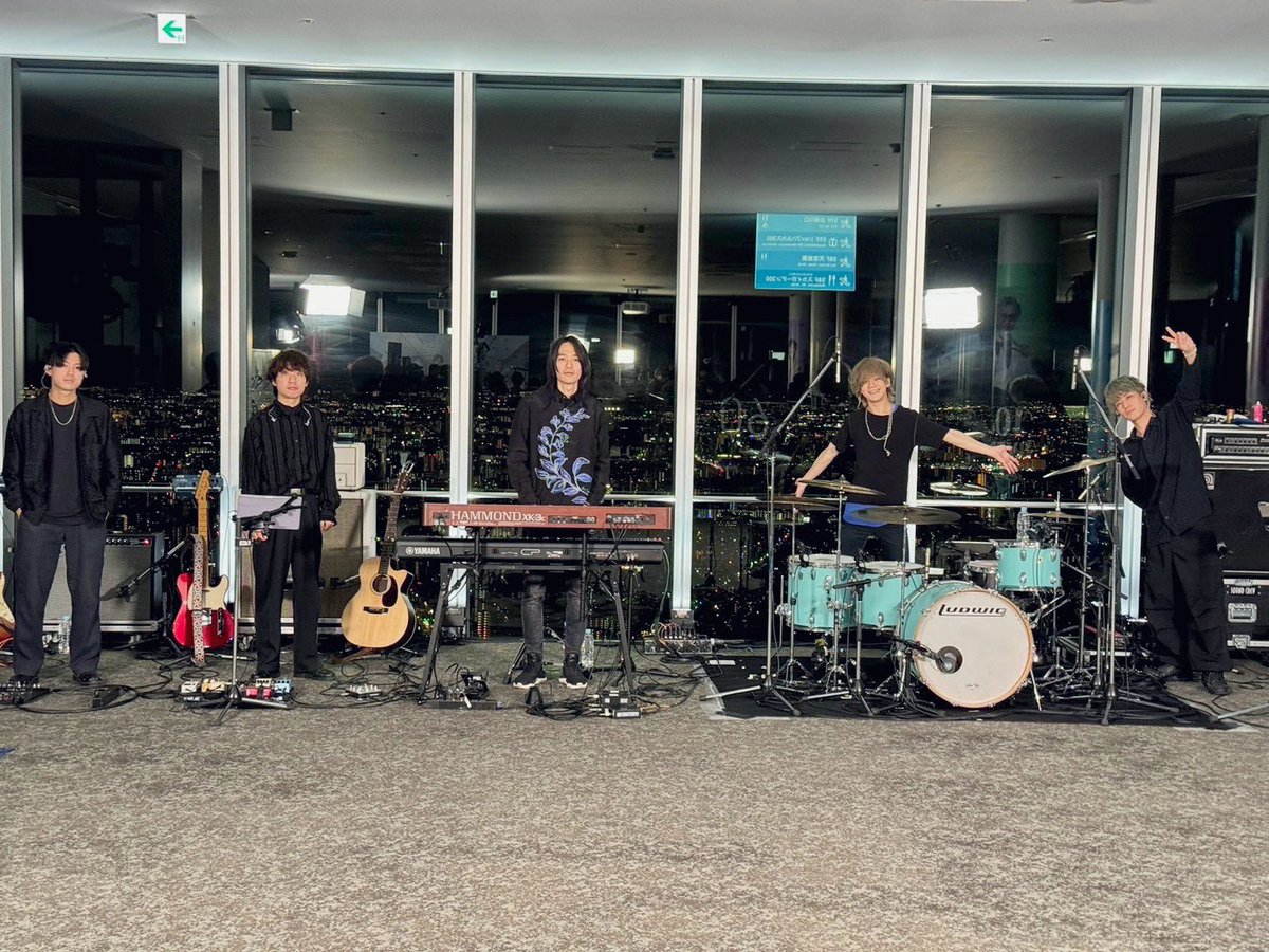 WEST. 10th Anniversary LIVE TOUR AWARD

ベース弾かせていただきました。
アリーナツアーから始まって、
昨日の東京ドーム最終公演まで１日１日が本当に楽しかった。
フェスやイベントでもたくさん演奏させてもらったね。

ありがとうございました！！