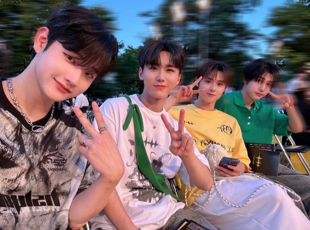 🖤🤍💛💚

#디케이지 #세현 #민규 #종형 #기석