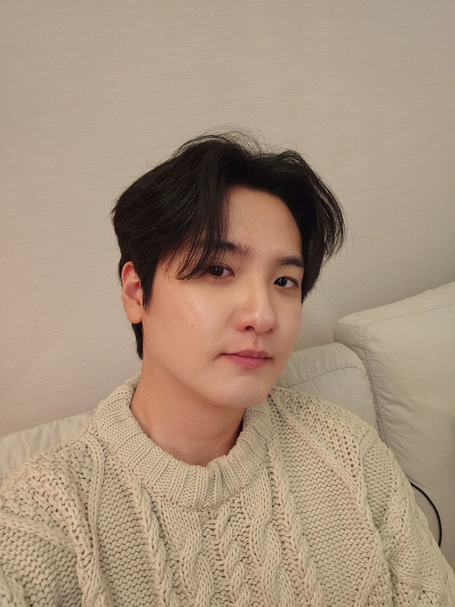 신광일한테 받은 버블중에서 제일 황당햇던거
잘생기긴 햇는데 바지 입어요 광일군ㅜㅜ