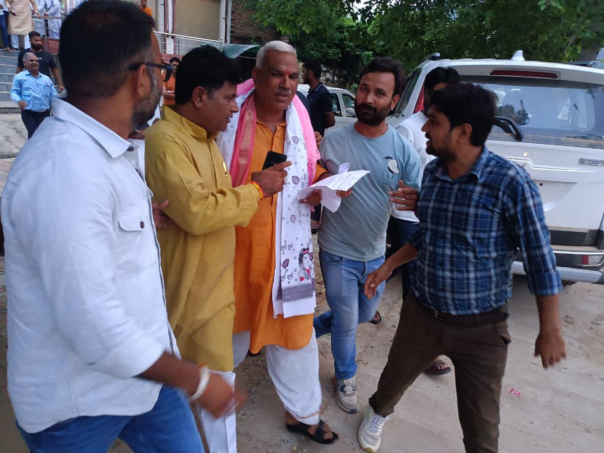 Mohan lal Sharma (@mohanla97679493) on Twitter photo CHA संघर्षशील साथियों ने आज राज्य मंत्री जवाहर सिंह जी से मुलाकात करके नोकरी बहाली की मांग की।
साथी राकेश सैनी और विजय मीणा का बहुत बहुत धन्यवाद।
#CHA
<a href="/1stIndiaNews/">First India News</a> <a href="/BhajanlalBjp/">Bhajanlal Sharma</a> <a href="/DrKirodilalBJP/">Dr. Kirodi Lal Meena</a> <a href="/GajendraKhimsar/">Gajendra Singh Khimsar</a> CHA संघर्षशील साथियों ने आज राज्य मंत्री जवाहर सिंह जी से मुलाकात करके नोकरी बहाली की मांग की।
साथी राकेश सैनी और विजय मीणा का बहुत बहुत धन्यवाद।
#CHA
<a href="/1stIndiaNews/">First India News</a> <a href="/BhajanlalBjp/">Bhajanlal Sharma</a> <a href="/DrKirodilalBJP/">Dr. Kirodi Lal Meena</a> <a href="/GajendraKhimsar/">Gajendra Singh Khimsar</a>