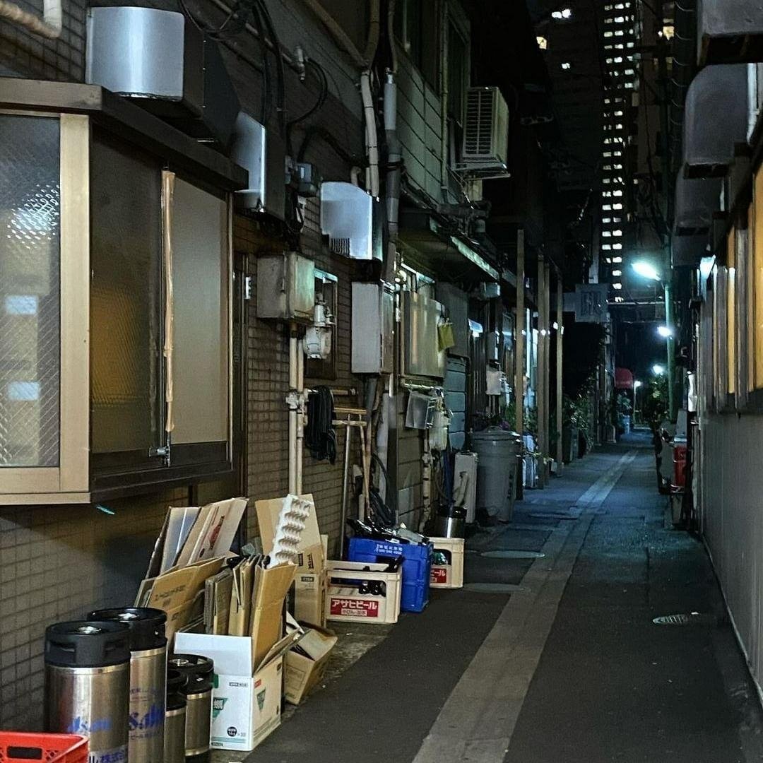 この街を歩くと、ただの道のりではなく、本の1ページ1ページになります。一歩一歩が物語の始まりであり、それぞれの角が記憶の起点である。ここには歳月の痕跡が記録されており、人生の起伏を乗せている。一緒にこの街に入って、その中の温かみと物語を感じましょう📷