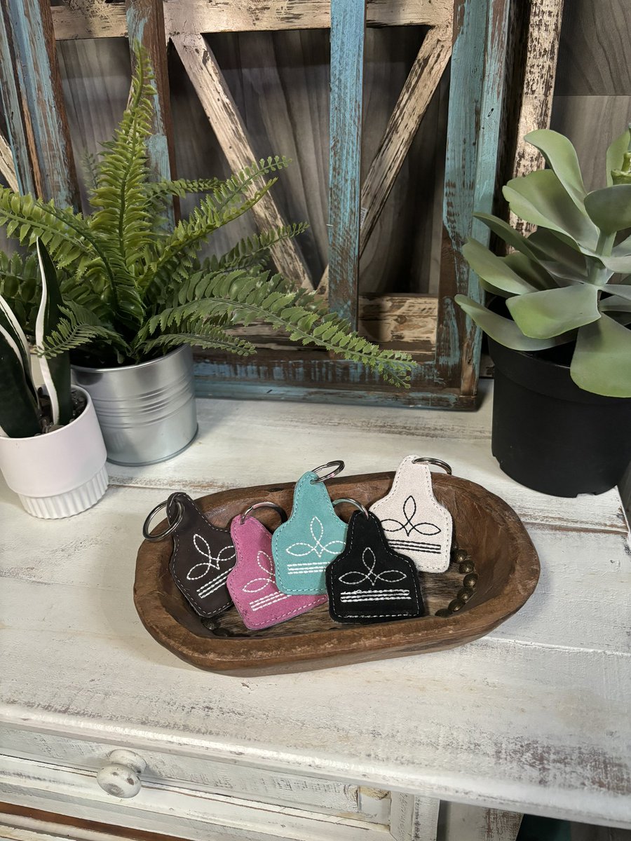 crawlher's tweet image. Perfect accessory for your keychain! #keychain #cowhide #cowhideaccessories #cowhidefashion