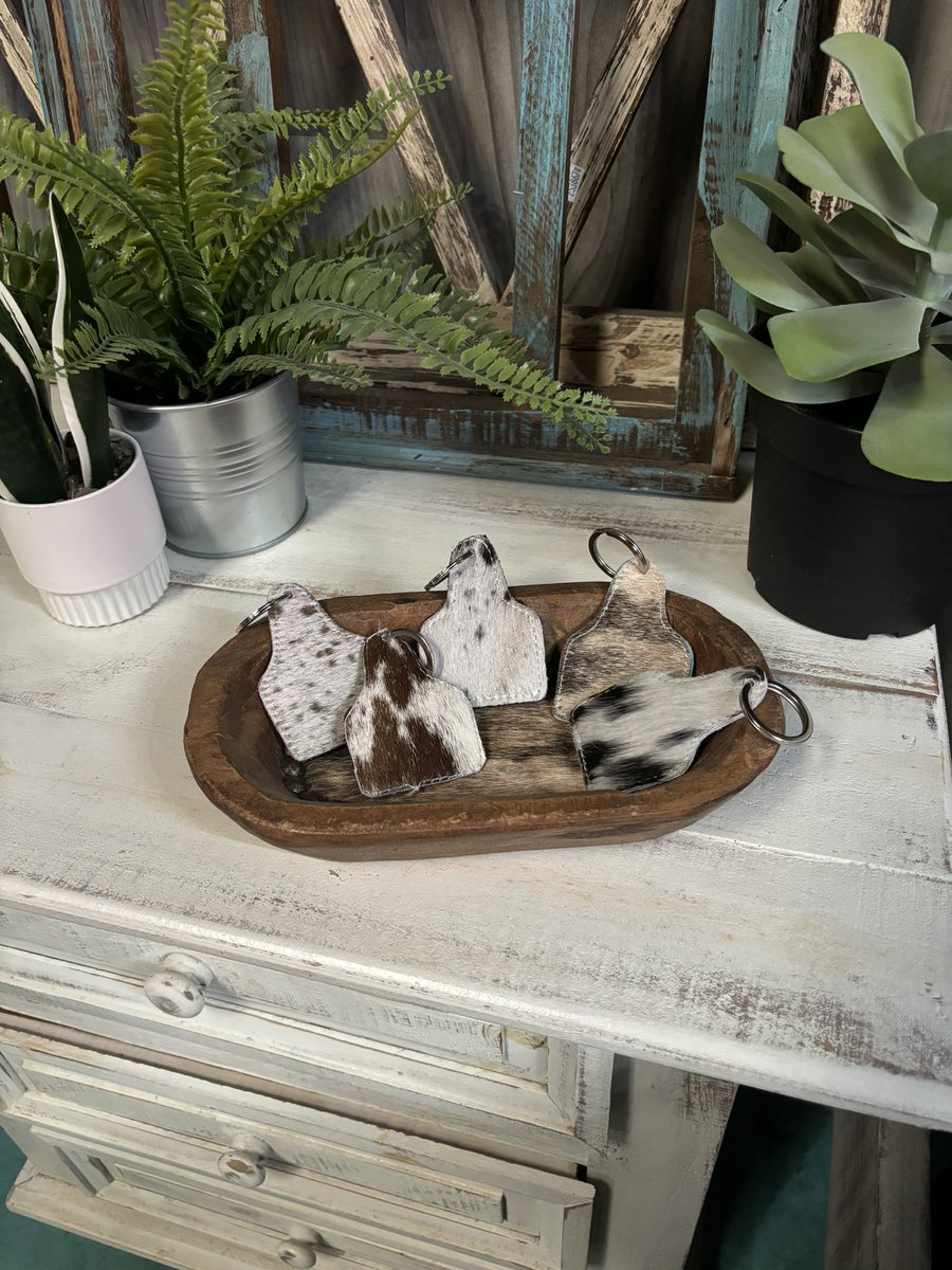 crawlher's tweet image. Perfect accessory for your keychain! #keychain #cowhide #cowhideaccessories #cowhidefashion
