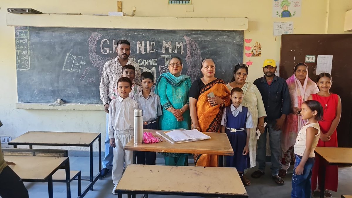 ghsicmm's tweet photo. Teachers guiding and sharing feedbacks to students and parents for future exams https://t.co/rUURmo8JEE
