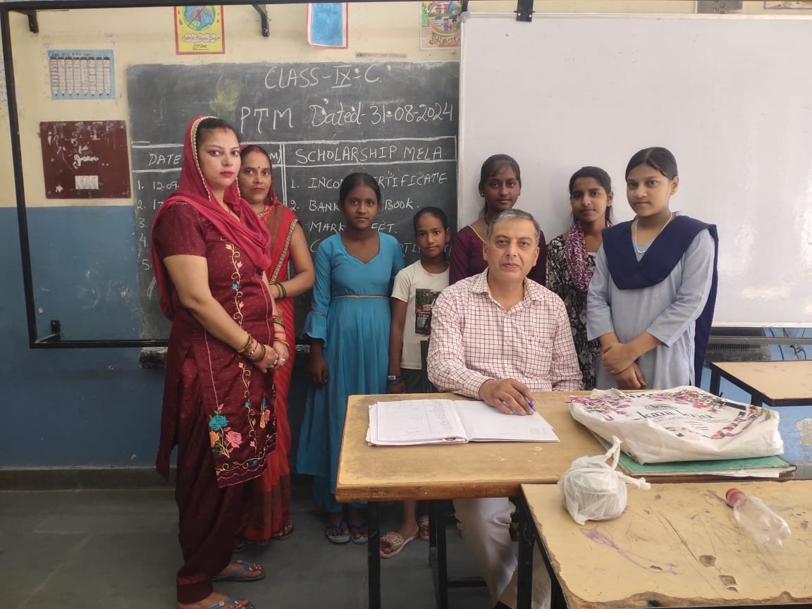 ghsicmm's tweet photo. PTM:  students parents interacting with teachers and Head mam https://t.co/moYp5zbqa7