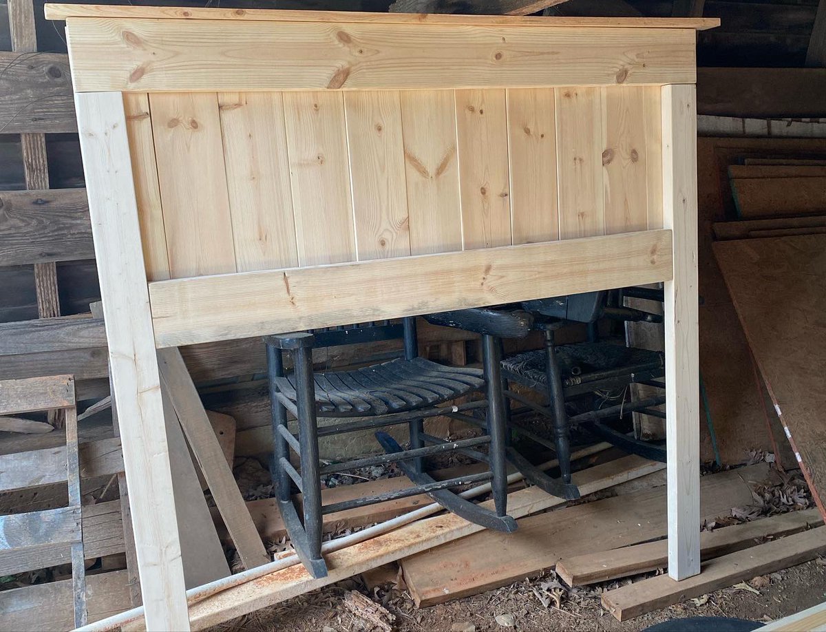 itsmyRAlife's tweet image. What happens when you can’t find a well made wooden headboard??
You build your own 🤷🏻‍♀️ 
#diy #weekendprojects