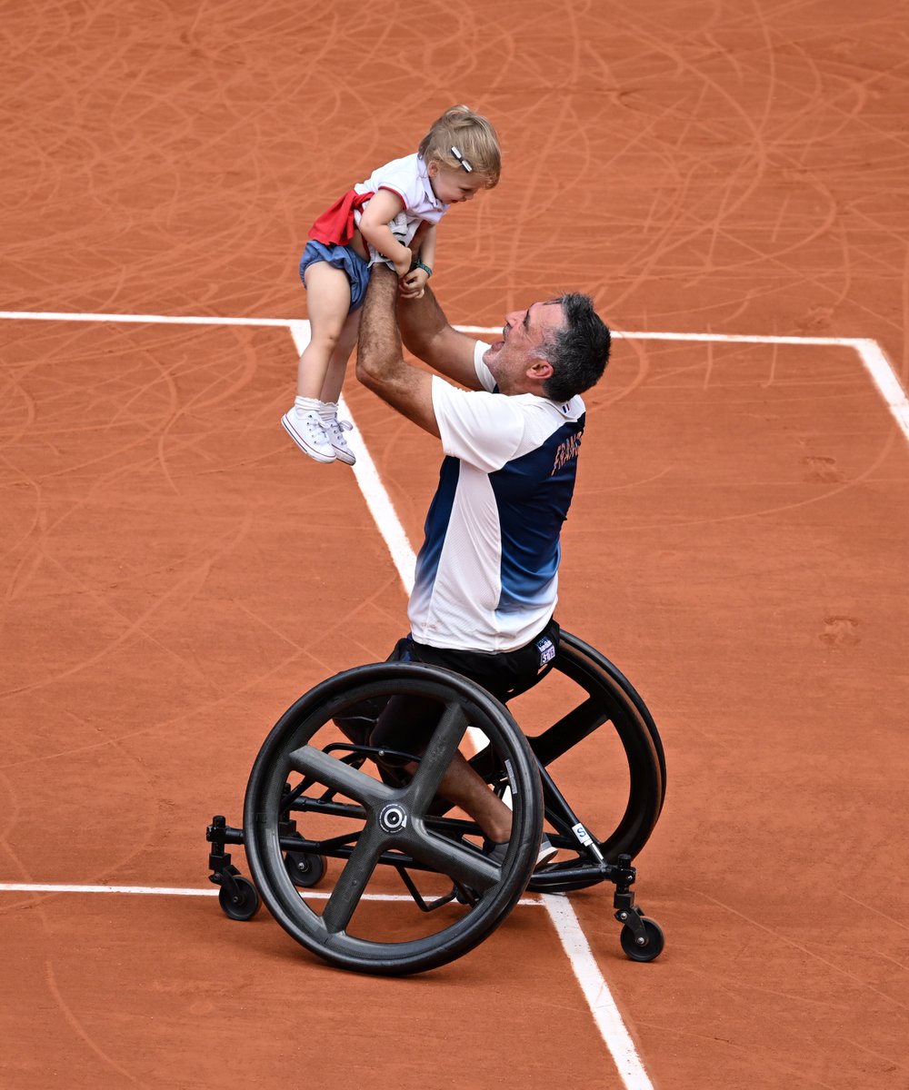 FFTennis's tweet photo. 🥰🇫🇷

#Paris2024 https://t.co/VuexNwlnEF