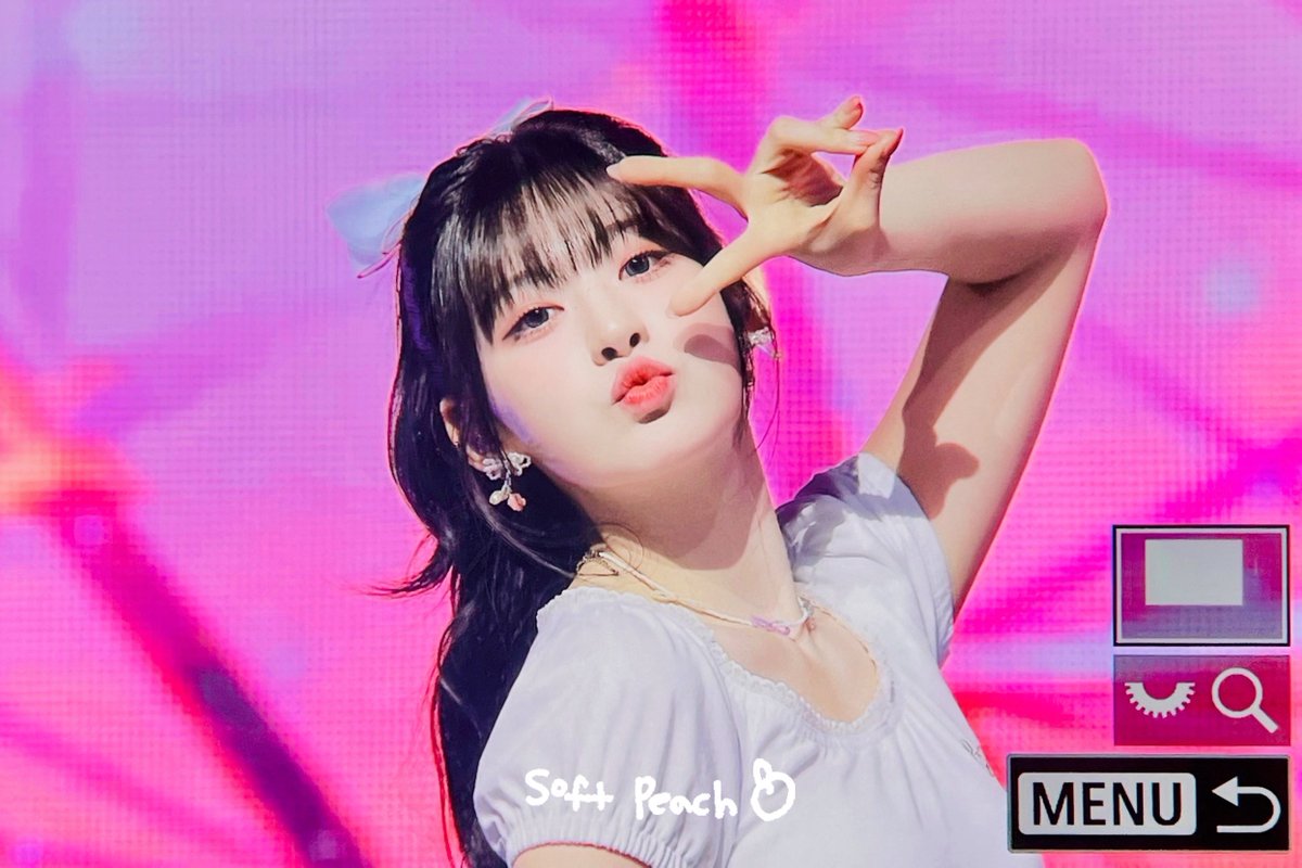 soft peach tweet media