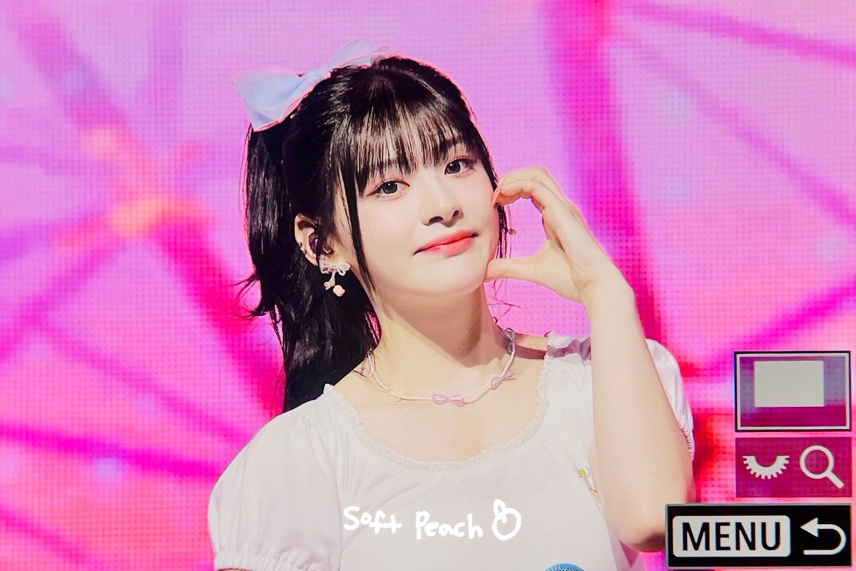 soft peach tweet media