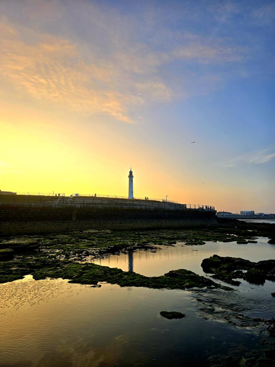Gem's photography. (@gemhobby) on Twitter photo Sun setting over the north east last night xx <a href="/SunderlandUK/">Sunderland UK</a> <a href="/BBCNEandCumbria/">BBC North East</a> <a href="/itvtynetees/">ITV News Tyne Tees</a> <a href="/RokerPier/">Roker Pier & Lighthouse</a> xx Sun setting over the north east last night xx <a href="/SunderlandUK/">Sunderland UK</a> <a href="/BBCNEandCumbria/">BBC North East</a> <a href="/itvtynetees/">ITV News Tyne Tees</a> <a href="/RokerPier/">Roker Pier & Lighthouse</a> xx