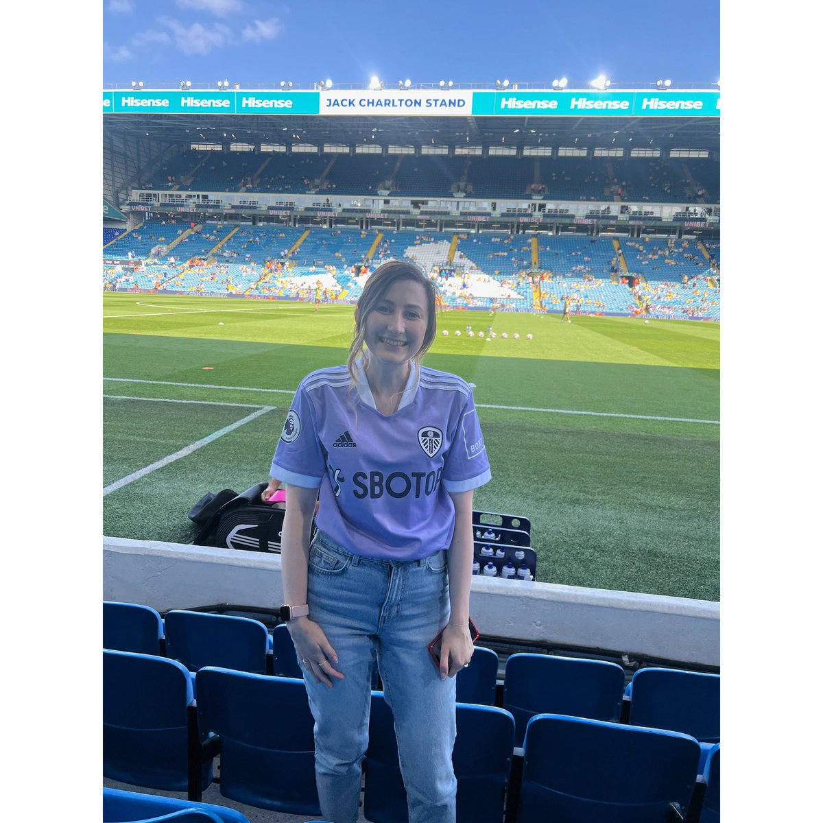 mrssaw_'s tweet photo. A brilliant way to spend the last weekend of the summer holidays - 3 points, fantastic performance, great view and Bamford was sat in front of us! ⚽️💛💙 https://t.co/2QFvZm2mNw
