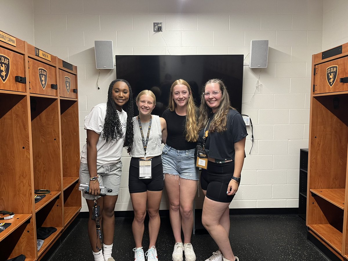 StOlafSoftball's tweet photo. Move in day was a SUCCESS! Class of 2028, we are so happy you’re here 🫶🏼 https://t.co/oKvzQQhGRk