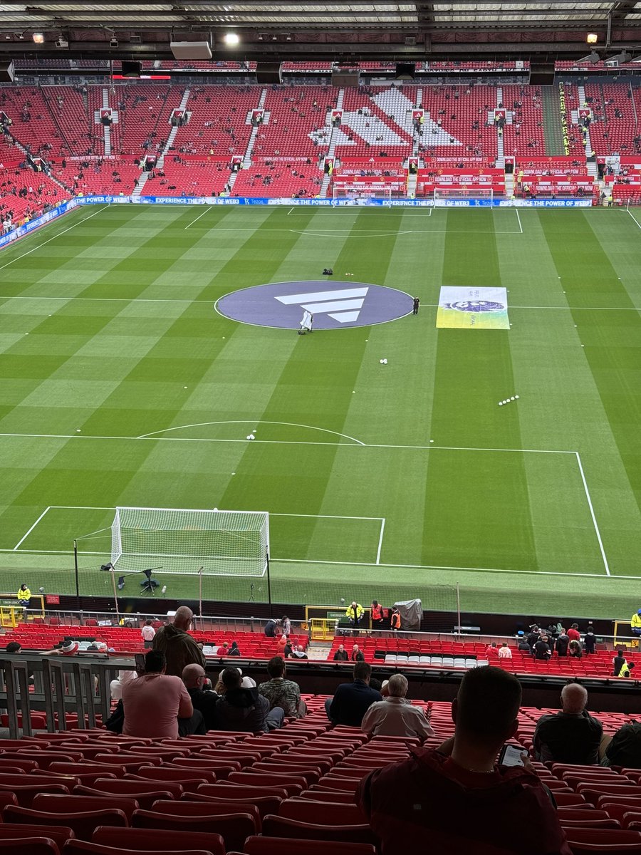 NikUTFR's tweet image. First time in the stretford end. Lets goo UNITED!!!