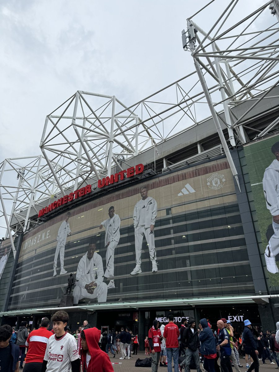 NikUTFR's tweet image. First time in the stretford end. Lets goo UNITED!!!