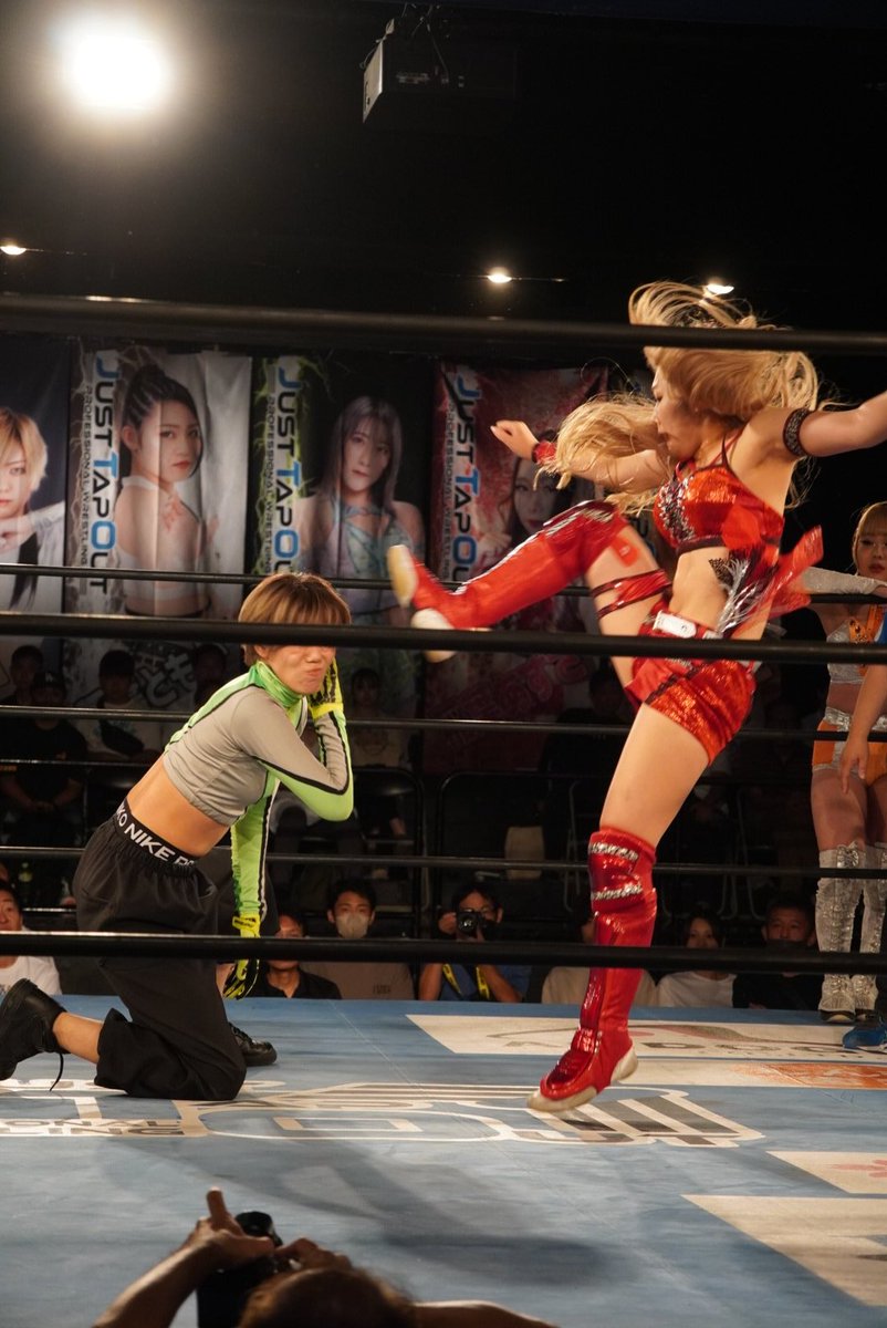 marsa_10's tweet photo. 8.29 JTOガールズ新宿大会
山縣選手の足取り、初めて撮れたかも😊
いつも思うのがよくこの体勢で足取れるなと思います😅
そしてあずさ選手の蹴り！✨
#pw_jto #PPPTOKYO #DroogK #山縣優 #小橋マリカ #稲葉あずさ #240829JTO https://t.co/j4jPq9DYim