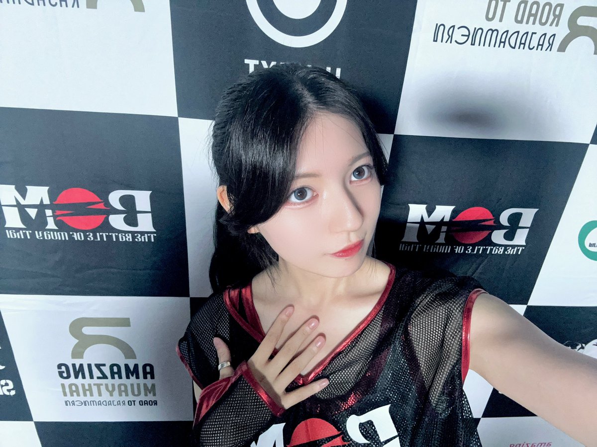 RR__maoka's tweet photo. ．
Shimizu presents BOM47 にて
#ラウンドガール 務めさせていただきました

ありがとうございました❤️‍🔥

試合に挑む選手の覇気を目の当たりにすると
ほんとにかっこよくて最高に楽しかったです🥊

声かけてくださった方々も
ありがとうございました☺️

#BOM47 
#WaltettoSchool 
#燃えよヴァルスク https://t.co/lbRfDP5vRJ