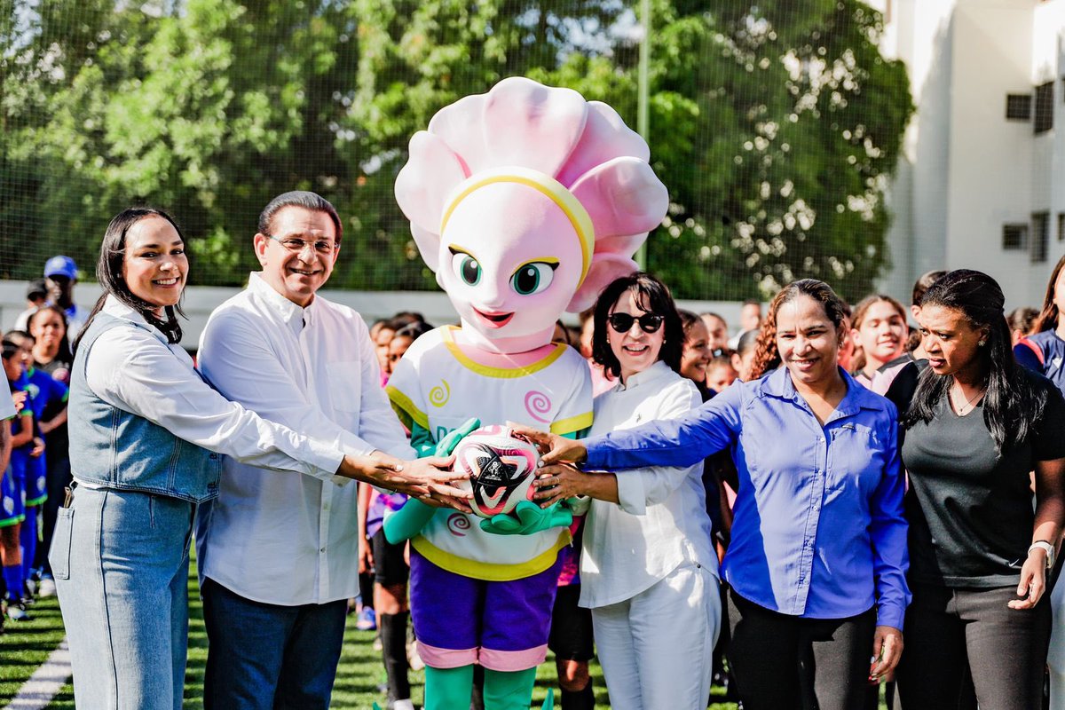 Inauguran Mundialito de Fútbol Femenino Sub-13 en Santiago como antesala del Mundial Sub-17**

Santiago de los Caballeros – Con el respaldo de la Alcaldía de Santiago y la Federación Dominicana de Fútbol, este domingo se inauguró el "Mundialito de Fútbol Femenino Sub-13"