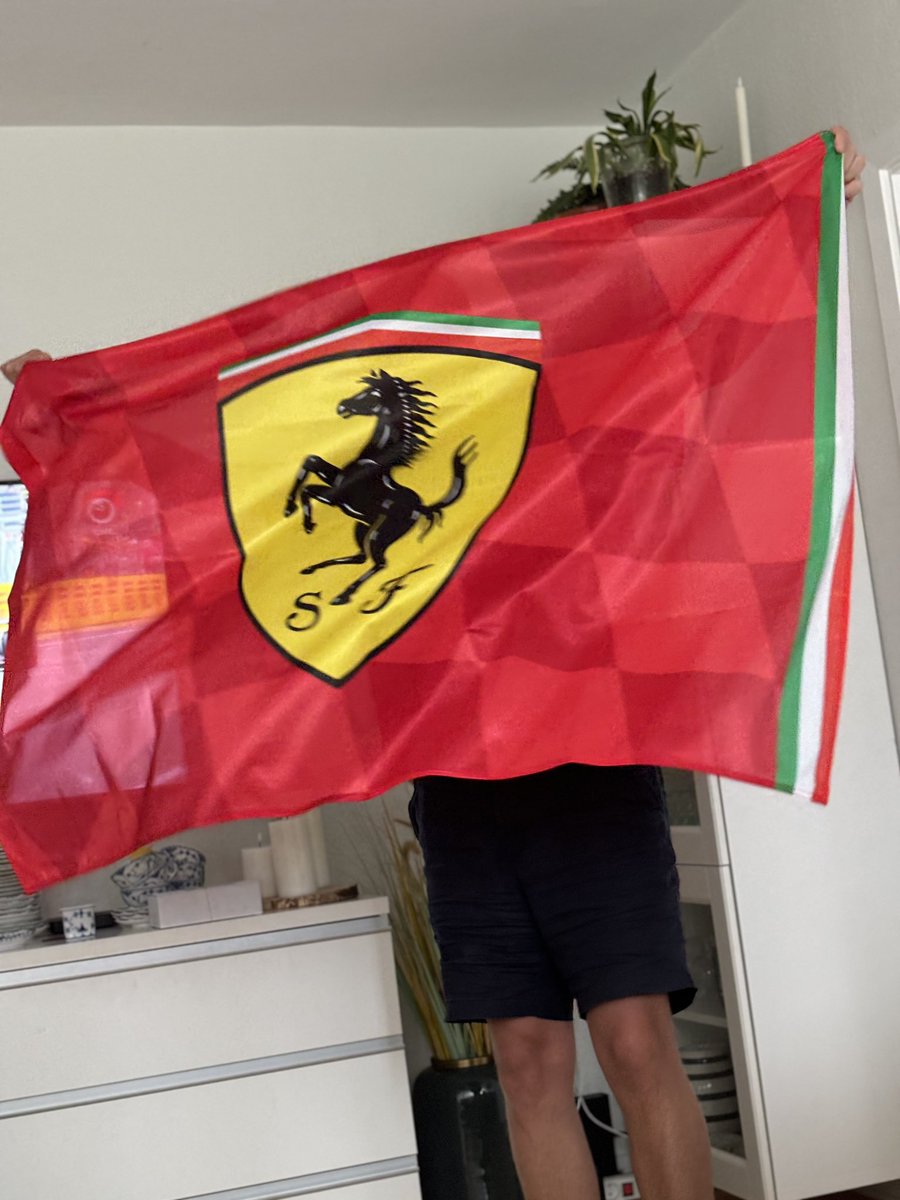 Karl_BRH's tweet photo. Jeg var på Monza sidst Ferrari vandt og Leclerc vandt der. Det var jeg så ikke i dag, men wow en præstation!
#ItalianGP #f1dk https://t.co/OCHiokagSC