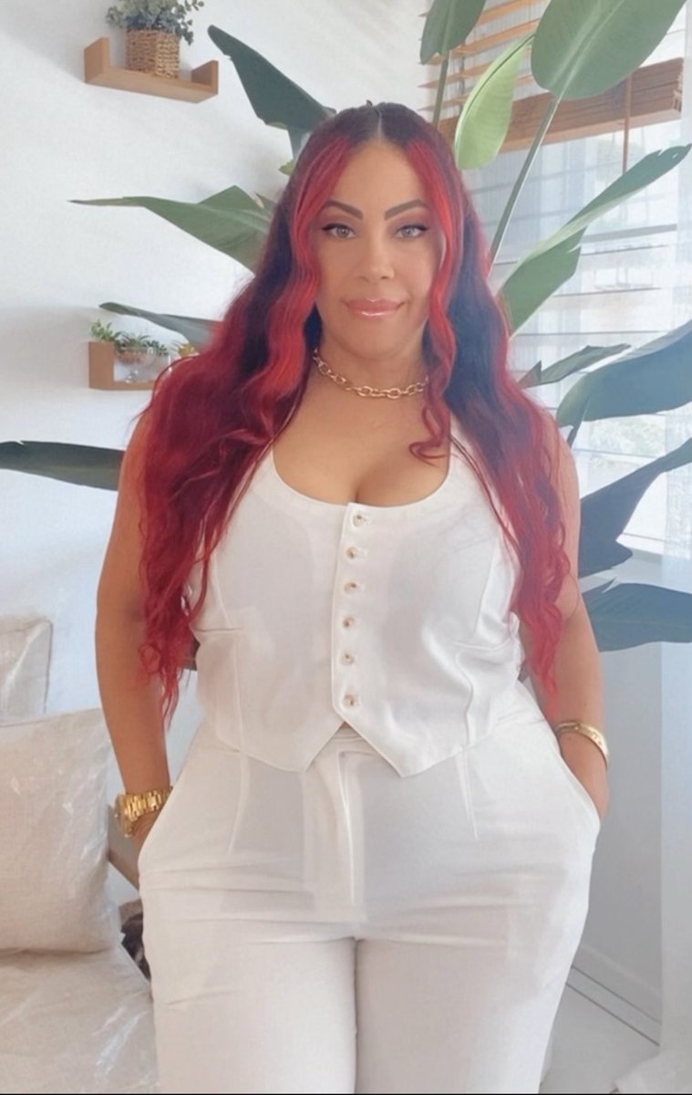 SEXY RED DOLL tweet media