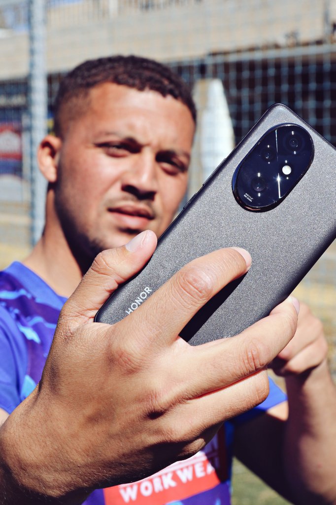 Want to snap your goals into reality? We're giving away an #HONOR200Lite!

Firstly, show off your tech superpowers! Tell us the storage specs for the 3️⃣ #HONOR200Series devices that will be displayed this evening during Fan Base, on SS PSL Channel 202 from 17h30 📺🕕