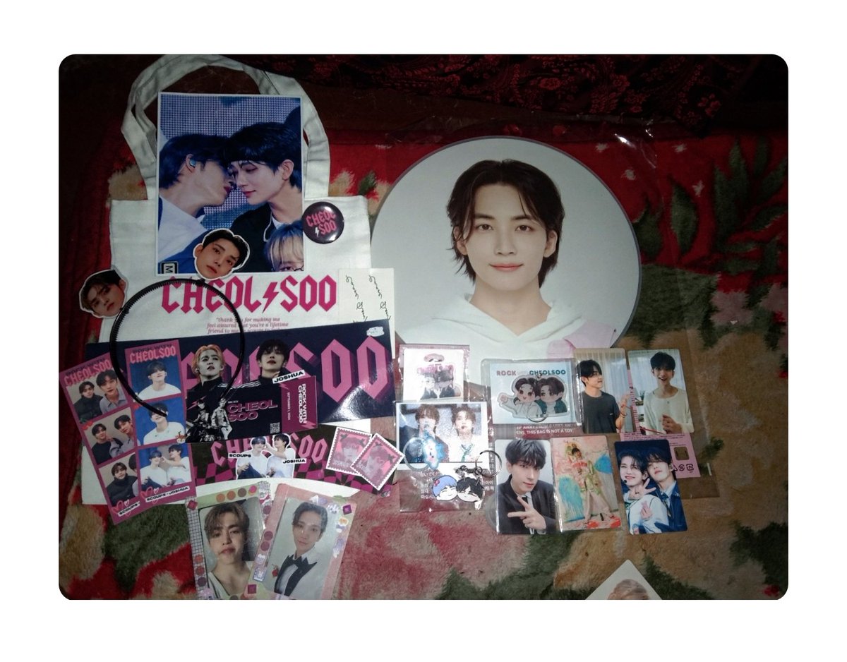 everywons_bae's tweet photo. ~ had a blast with my new mootsies today! thankyouuu so much @goingcarats17 , ate @a7xrica , to your team, and to the sponsors🖤🩷

~thankiesss for the very cutesy freebies, mga pretty ate  @jhhj824 @svtdumphere @meloshushu &amp; sa iba pang namigay💗🫶

#RockWithCheolsoo https://t.co/W4aNCTPOq2