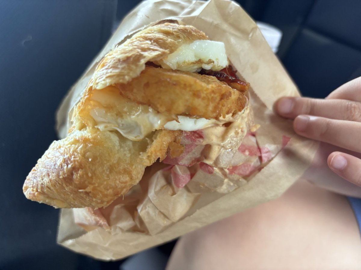 BryanPassifiume's tweet image. Kinda done with @TimHortons —

Kid &amp;amp; I tried to grab a quick breakfast, and they lost my order.

20 mins later, I had to show a very skeptical manager my bank account app just to prove I’d actually made an order. 

And after all that, the order wasn’t even correct