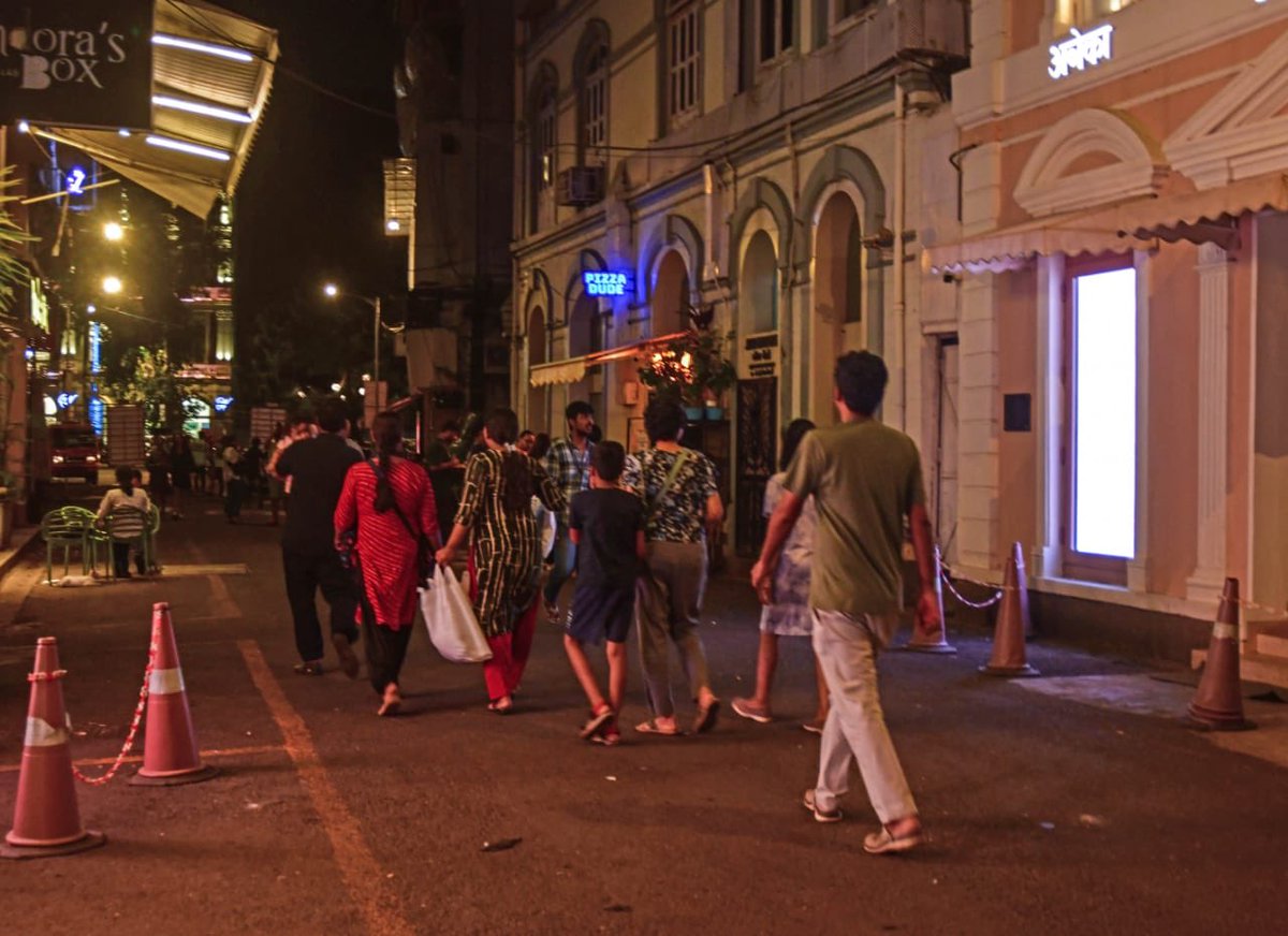 richapintoi's tweet image. August 31 marked the debut of BMC's pilot project to pedestrianise #Kalaghoda’s roads, a concept familiar to some international cities. For eg, Carnaby Street in London is a pedestrian-only shopping street, La Rambla is a pedestrian boulevard in Barcelona. Pic by @sanjayhTOI