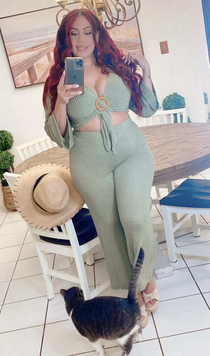 SEXY RED DOLL tweet media