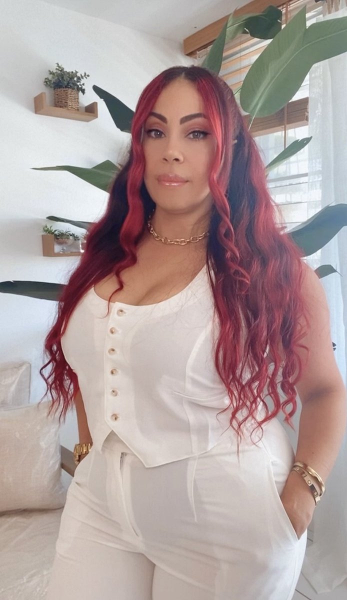 SEXY RED DOLL tweet media
