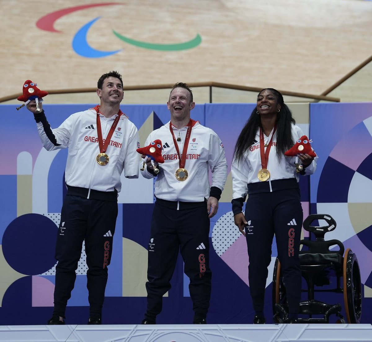 Kadeena Cox, Jaco van Gass and Jody Cundy: There are no words.🥇

#ParalympicsGB