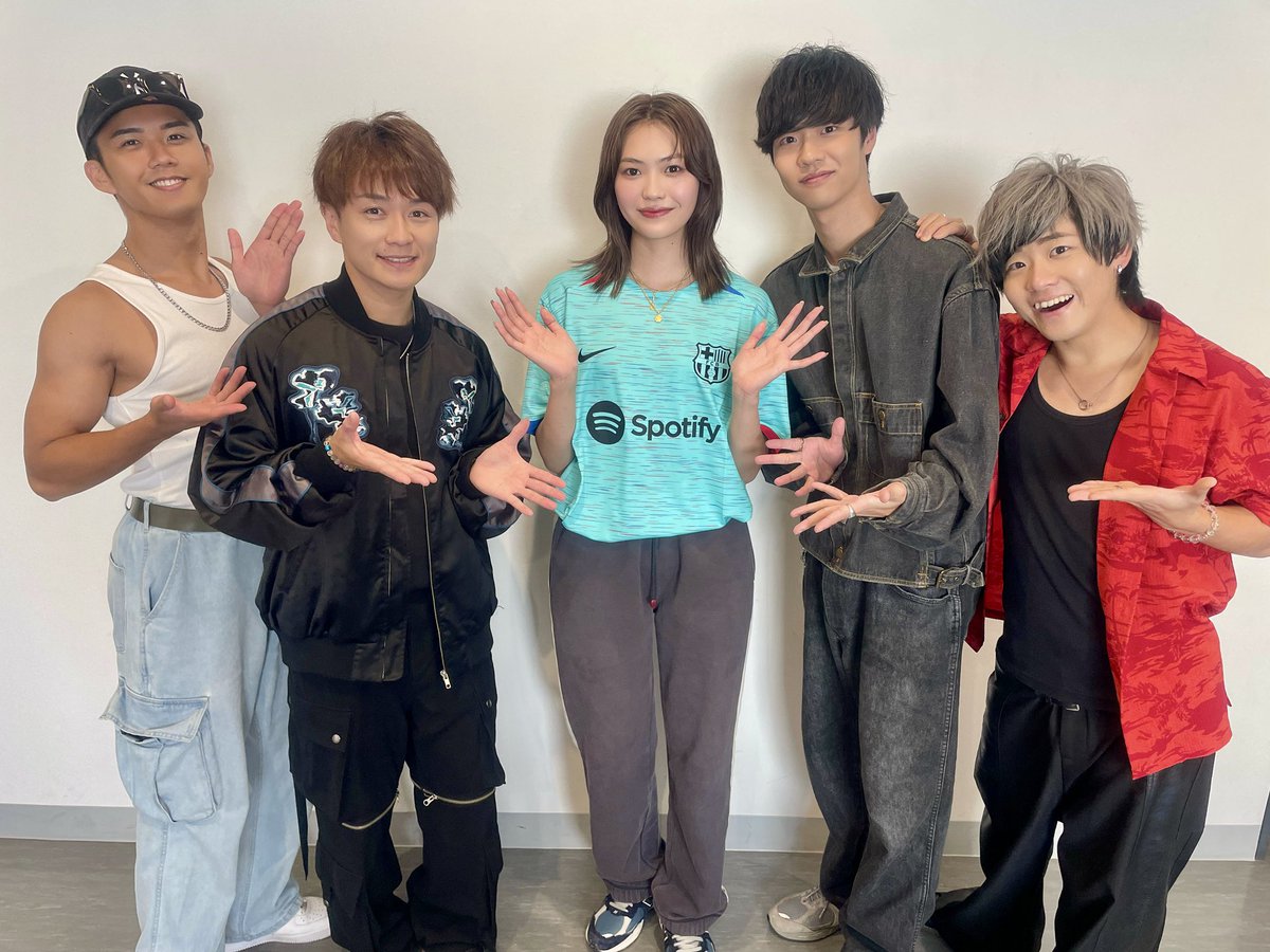 mic_alone_'s tweet photo. \#BFES お記念写真📷/
呼んでくれた #ブレアクール
急遽ご出演✨福島繋がり #山猿 さん
初めましての #三阪咲 さん
2日間ご一緒させていただいた
#MDJ さん & #CAIKI くんチームのみなさん✨
とっても豪華で最高のイベントでした😆
ありがとうございました!!
ご縁に感謝です🤝✨ https://t.co/P0bEubQTDH