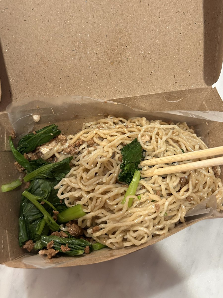 C_JessiJKT48's tweet image. EH KOCAK.. COBA LU BELAH DADA GUA.. DAN LU LIAT ISINYA APAAN.. ISINYA MIE AYAM.. ITU ARTINYA GUA CINTA MIE AYAM.. MIE AYAM TILL I DIE.. PAHAM LU..