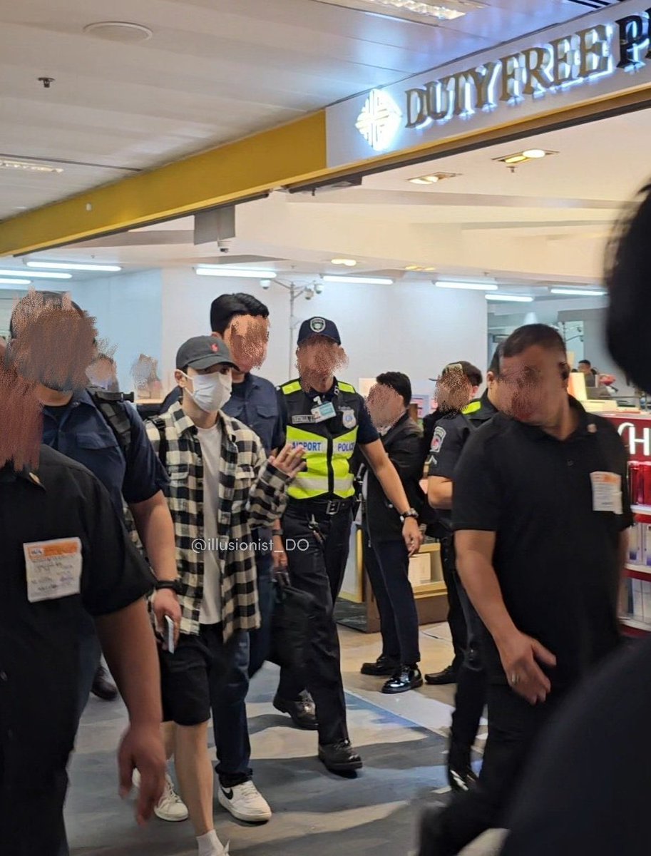 Ace_BBH's tweet image. Kyungsoo is already on his way back to Korea! You've worked hard for the whole tour until the last stop too, safe flight bb!!