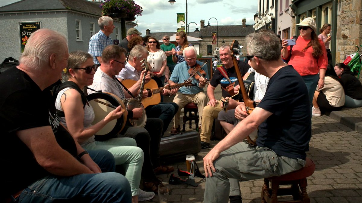 RTENationwide's tweet image. We are in Drumshanbo in #Leitrim for the Joe Mooney Summer School. People have come from around the world for the dancing, singing and music. #RTÉNationwide, Monday 2nd September @RTEOne at 7pm. @leitrimtourism @LEOLeitrim @TasteLeitrim @leitrimdevco @Comhaltas @BlathnaidRua