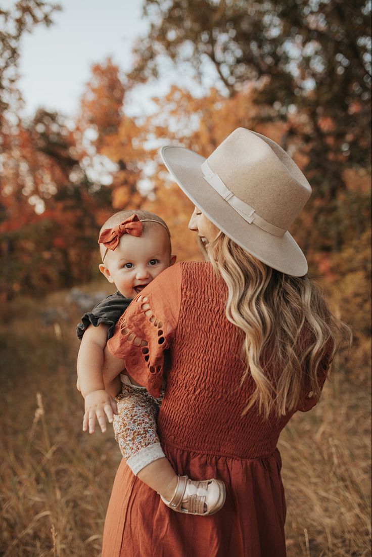 joannamayphoto's tweet image. 🍁 Autumn Mini Sessions are coming! Think cosy blankets, golden leaves, &amp;amp; warm light. Only a few spots left for 13th October. DM for details &amp;amp; to book! 
*Images used are for inspo only. Not my work. #AutumnMiniSessions #JoannaMayPhotography #Autumn2024 #MiniSessions2024